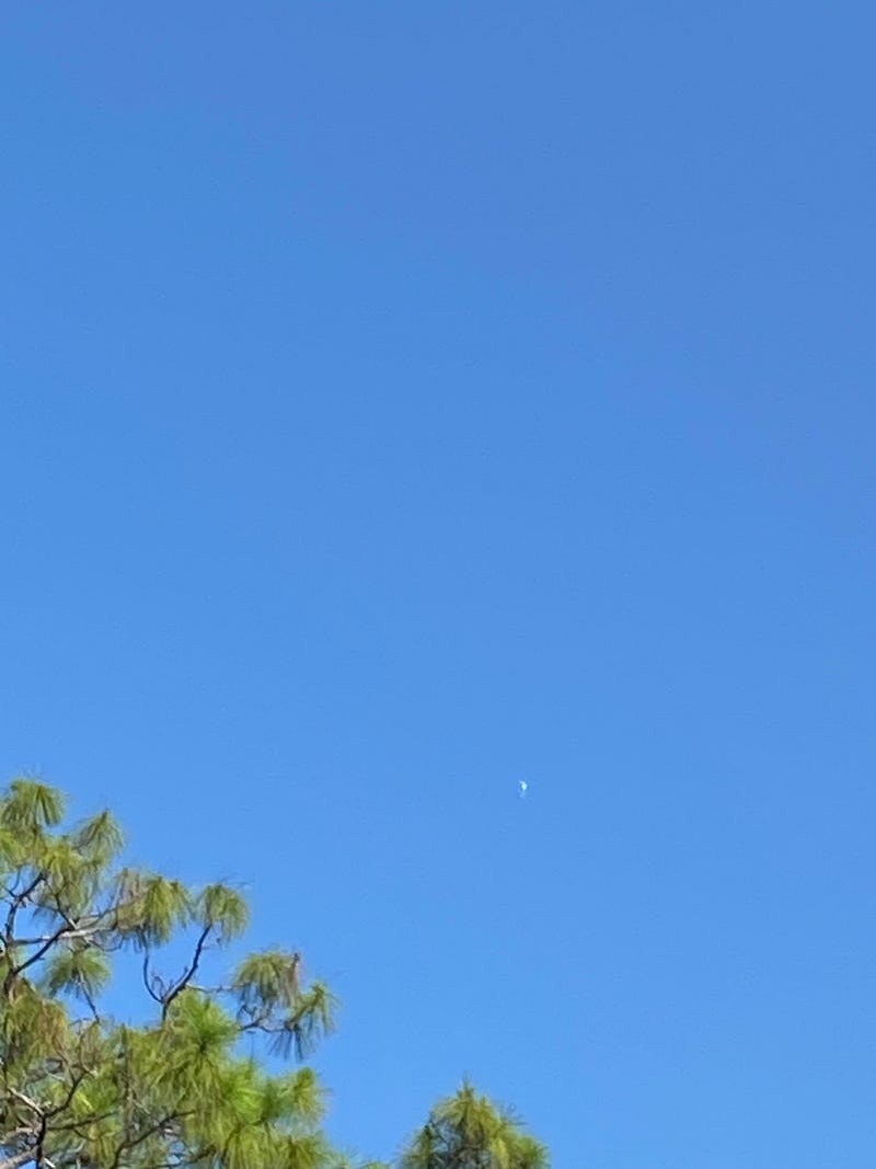 Shape-shifting UFO spotted in Naples, Florida