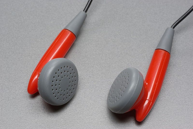 Nostalgic earphones from the early 2000s